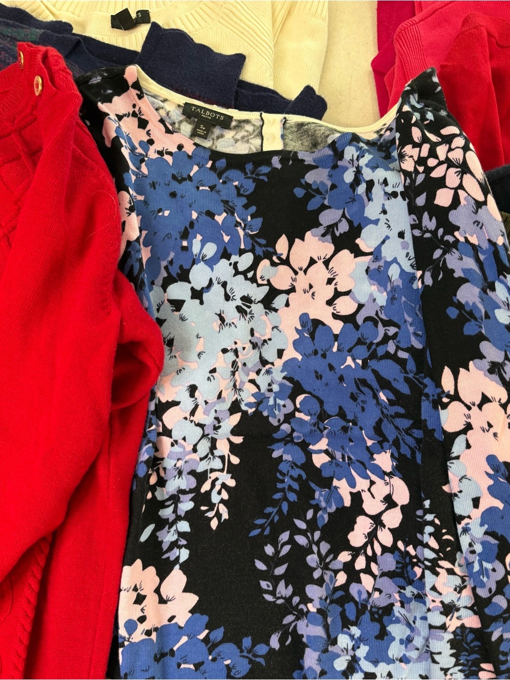 Closet Clean Out Women’s 13 Shirts/ Great For Resellers - Picture 7 of 16